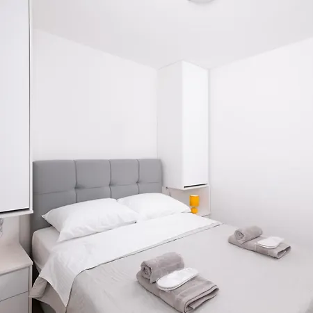 Venti With Swimming Pool And Private Parking Apartament