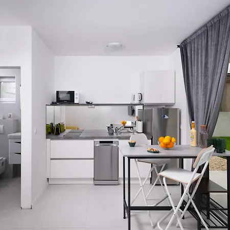 Apartament Venti With Swimming Pool And Private Parking *
