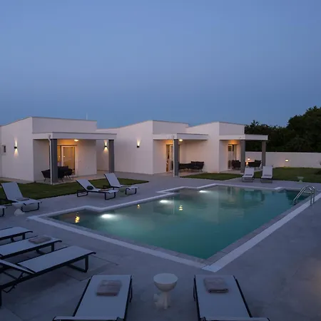 Venti With Swimming Pool And Private Parking *