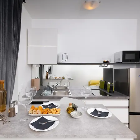 Venti With Swimming Pool And Private Parking Apartament *