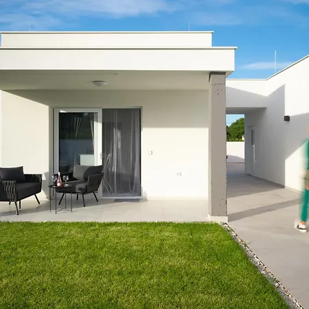 Venti With Swimming Pool And Private Parking Kožino