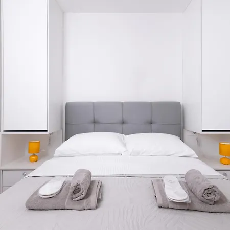 Apartament Venti With Swimming Pool And Private Parking *