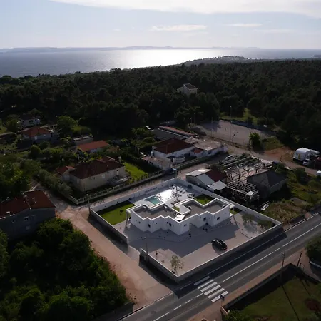 Venti With Swimming Pool And Private Parking