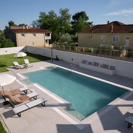 Venti With Swimming Pool And Private Parking Apartament
